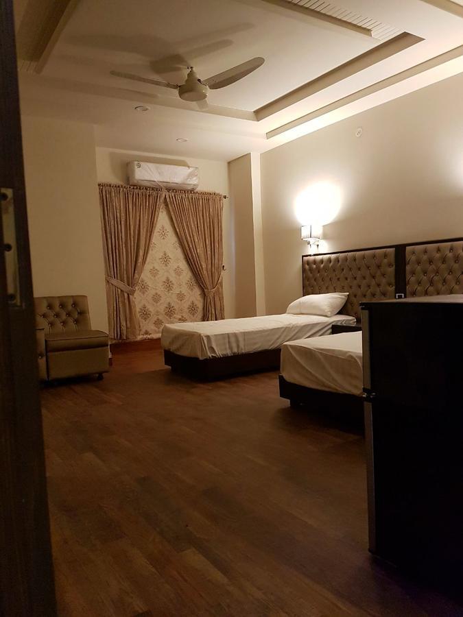 Khayyam Hotel Фейсалабад Экстерьер фото