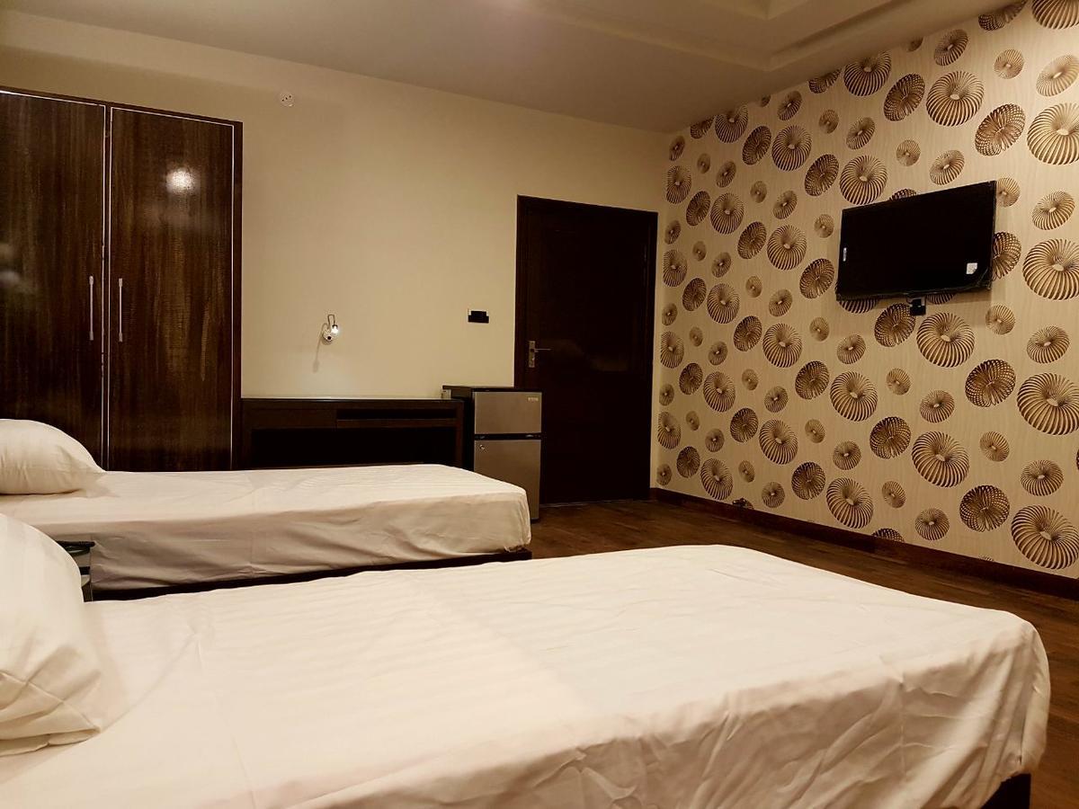 Khayyam Hotel Фейсалабад Экстерьер фото